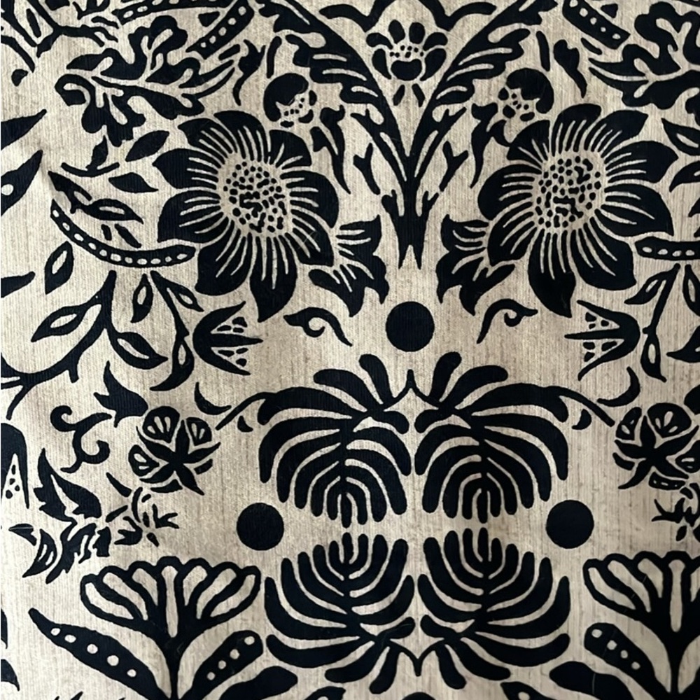 Floral Black and Cream Short Sleeve Top